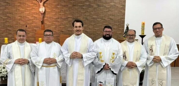 Padres representam a Diocese no Seminário de Iniciação à Vida Cristã em Brasília